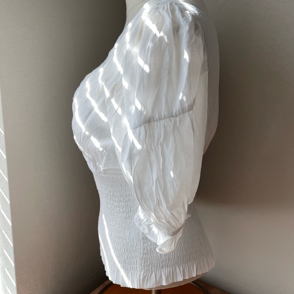 Do+BE White V-Neck Blouse with Ballon Sleeves with a feminine trim. Small NWT - Picture 5 of 9